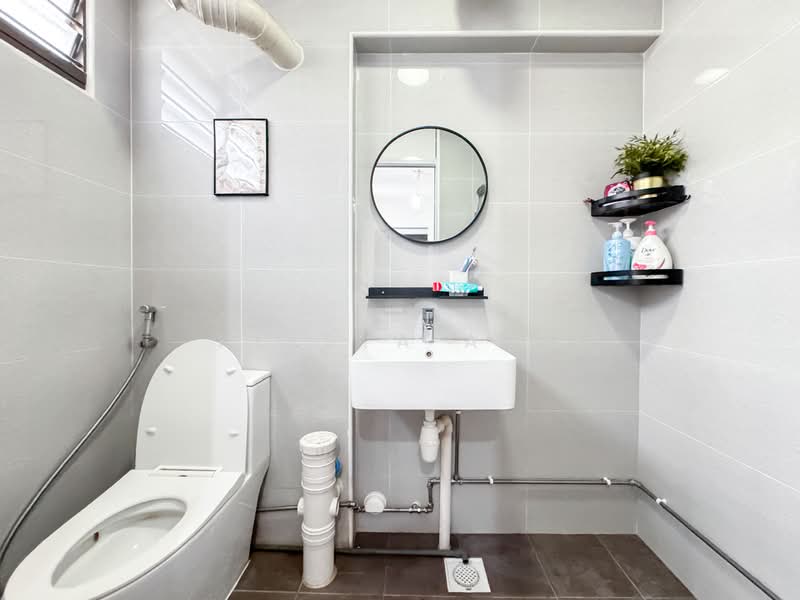 896 Tampines Street 81, 896 Tampines Street 81, 3 Bedrooms, 1,119 sqft, HDB Flat For Sale, by Keesya Ang, 500137636 - Bathroom - PropertyGuru.com.sg