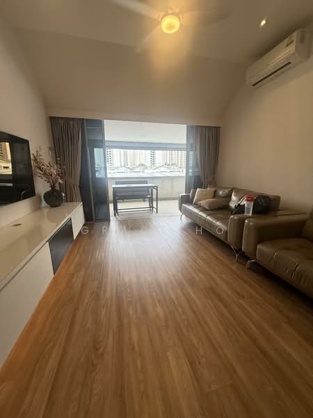 The Linear, 880 Upper Bukit Timah Road, 3 Bedrooms, 1,723 sqft, Apartment For Rent, by Grace Ho, 500137651 - Living Room - PropertyGuru.com.sg