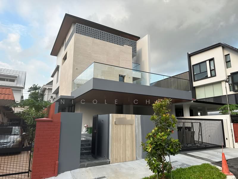 Serangoon Garden Estate, Brockhampton Drive, 6 Bedrooms, 7,460 sqft, Semi-Detached House For Sale, by Nicole Chia, 500137670 - Exterior - PropertyGuru.com.sg
