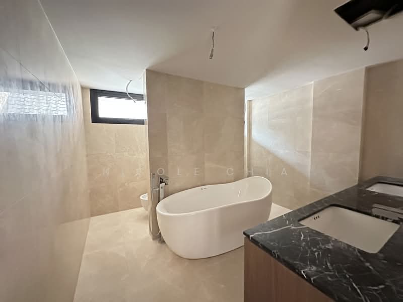 Serangoon Garden Estate, Brockhampton Drive, 6 Bedrooms, 7,460 sqft, Semi-Detached House For Sale, by Nicole Chia, 500137670 - Bathroom - PropertyGuru.com.sg