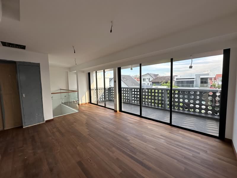 Serangoon Garden Estate, Brockhampton Drive, 6 Bedrooms, 7,460 sqft, Semi-Detached House For Sale, by Nicole Chia, 500137670 - Balcony - PropertyGuru.com.sg
