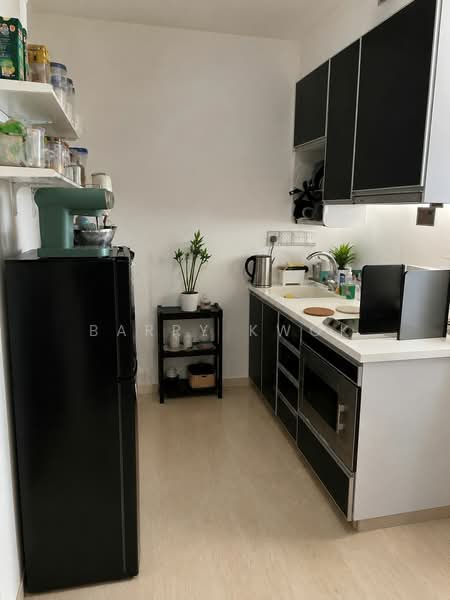 Dunearn Suites, 404 Dunearn Road, 1 Bedroom, 409 sqft, Condominium For Rent, by Barry Kwok, 500137673 - Kitchen - PropertyGuru.com.sg