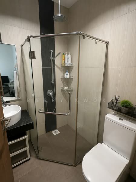 Dunearn Suites, 404 Dunearn Road, 1 Bedroom, 409 sqft, Condominium For Rent, by Barry Kwok, 500137673 - Bathroom - PropertyGuru.com.sg