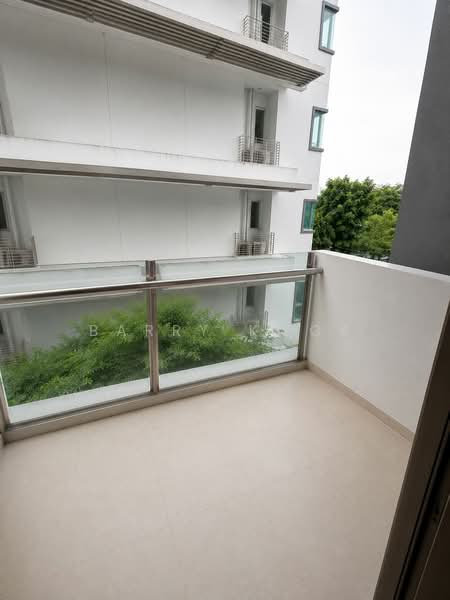 Dunearn Suites, 404 Dunearn Road, 1 Bedroom, 409 sqft, Condominium For Rent, by Barry Kwok, 500137673 - Balcony - PropertyGuru.com.sg