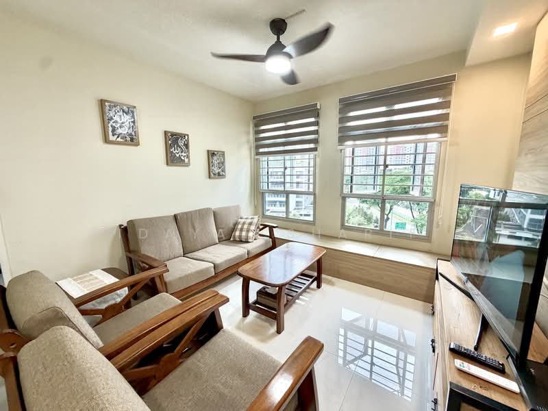 120C Canberra Crescent, 120C Canberra Crescent, 4 Bedrooms, 1,216 sqft, HDB Flat For Sale, by Hidayat Shariff, 500137680 - Living Room - PropertyGuru.com.sg