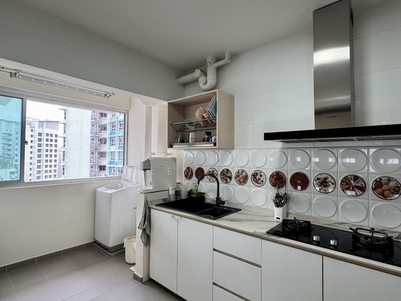 421B Northshore Drive, 421B Northshore Drive, 3 Bedrooms, 1,001 sqft, HDB Flat For Sale, by Jolene Lim, 500137684 - Kitchen - PropertyGuru.com.sg