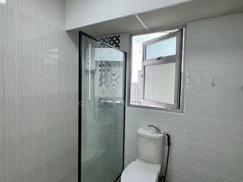 421B Northshore Drive, 421B Northshore Drive, 3 Bedrooms, 1,001 sqft, HDB Flat For Sale, by Jolene Lim, 500137684 - Bathroom - PropertyGuru.com.sg