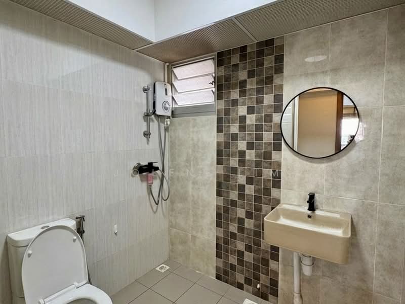 421B Northshore Drive, 421B Northshore Drive, 3 Bedrooms, 1,001 sqft, HDB Flat For Sale, by Jolene Lim, 500137684 - Bathroom - PropertyGuru.com.sg