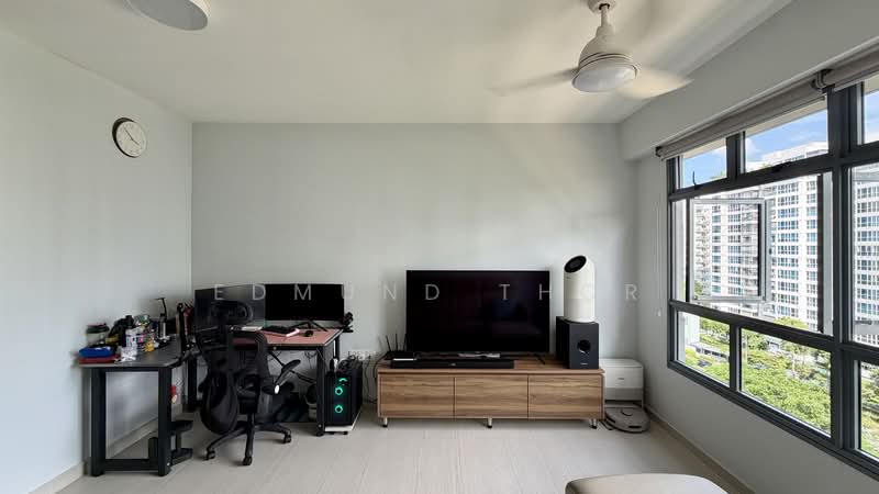 621B Tampines Street 61, 621B Tampines Street 61, 2 Bedrooms, 742 sqft, HDB Flat For Sale, by Edmund Thor, 500137686 - Living Room - PropertyGuru.com.sg