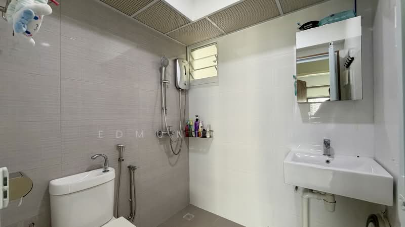 621B Tampines Street 61, 621B Tampines Street 61, 2 Bedrooms, 742 sqft, HDB Flat For Sale, by Edmund Thor, 500137686 - Master Bathroom - PropertyGuru.com.sg