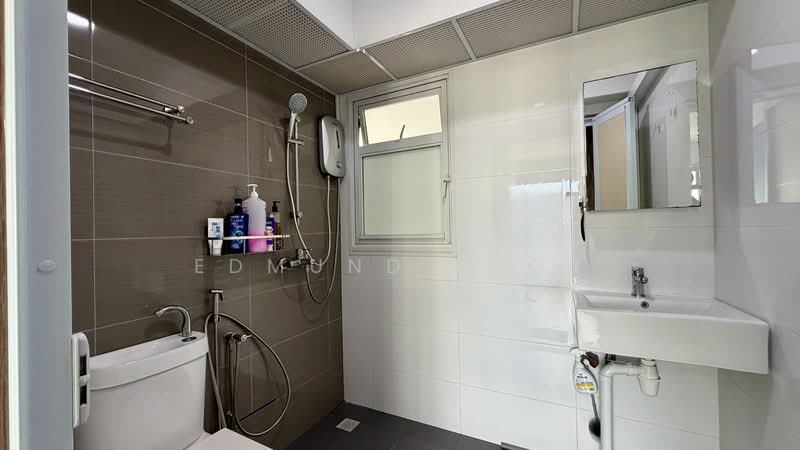 621B Tampines Street 61, 621B Tampines Street 61, 2 Bedrooms, 742 sqft, HDB Flat For Sale, by Edmund Thor, 500137686 - Common Bathroom - PropertyGuru.com.sg