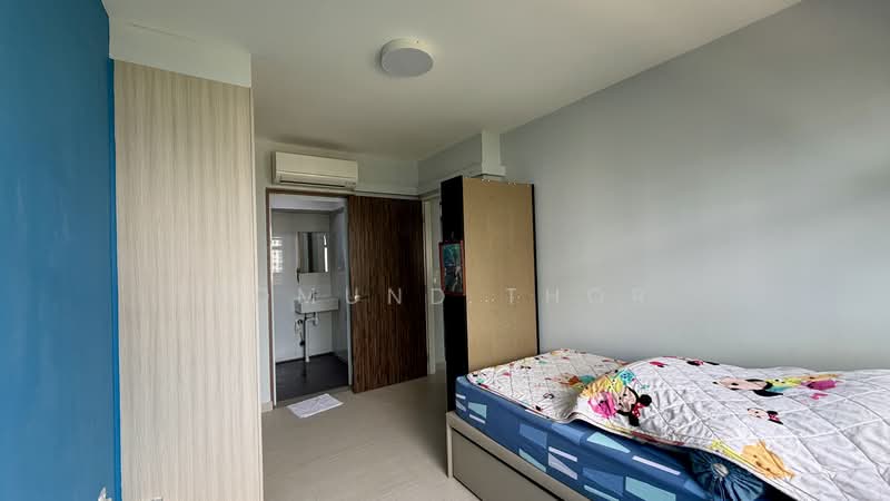 621B Tampines Street 61, 621B Tampines Street 61, 2 Bedrooms, 742 sqft, HDB Flat For Sale, by Edmund Thor, 500137686 - Master bedroom - PropertyGuru.com.sg
