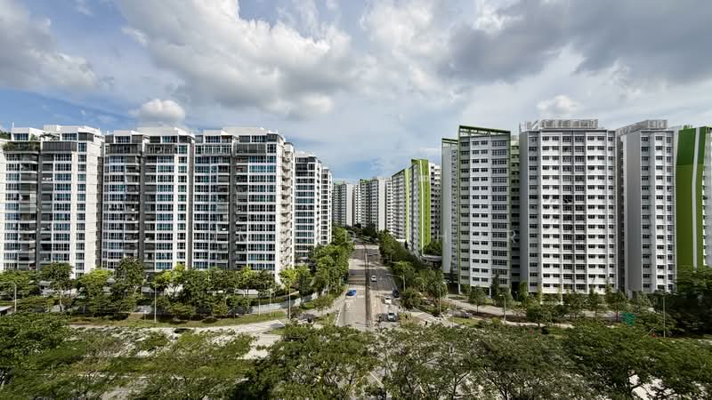 621B Tampines Street 61, 621B Tampines Street 61, 2 Bedrooms, 742 sqft, HDB Flat For Sale, by Edmund Thor, 500137686 - View from all rooms - PropertyGuru.com.sg