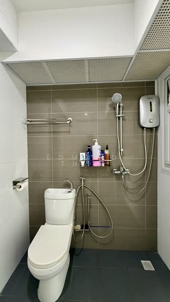 621B Tampines Street 61, 621B Tampines Street 61, 2 Bedrooms, 742 sqft, HDB Flat For Sale, by Edmund Thor, 500137686 - Bathroom - PropertyGuru.com.sg