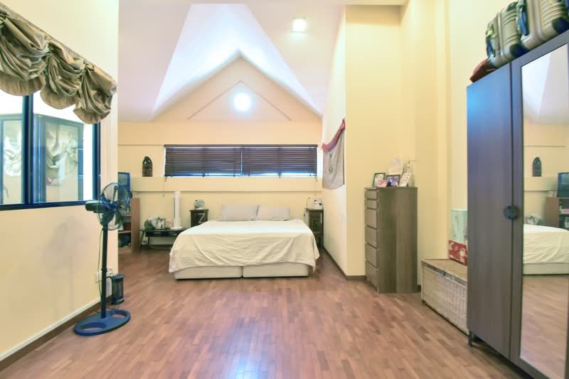 Jalan bangsawan/Opera estate/Siglap/Aida st/Fogaro st/East Coast, Aida St, 4 Bedrooms, 2,500 sqft, Terraced House For Sale, by Zen Lim, 500137687 - Bedroom - PropertyGuru.com.sg