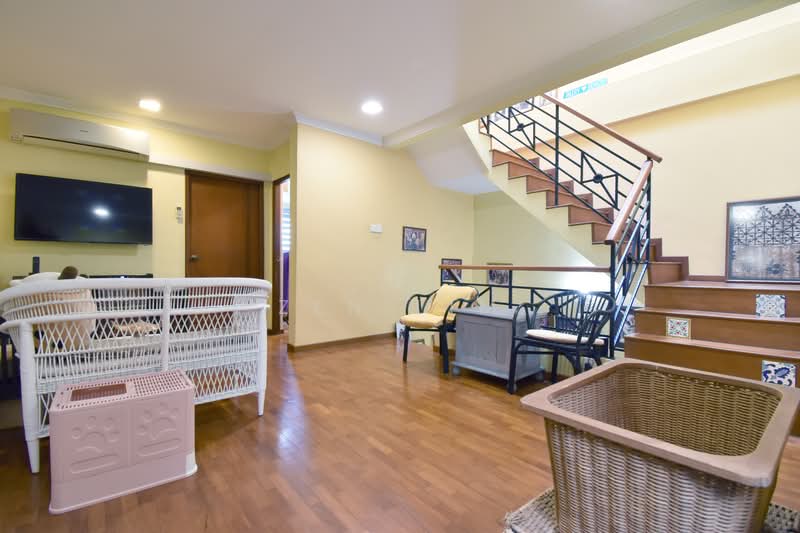 Jalan bangsawan/Opera estate/Siglap/Aida st/Fogaro st/East Coast, Aida St, 4 Bedrooms, 2,500 sqft, Terraced House For Sale, by Zen Lim, 500137687 - 2nd Living Room - PropertyGuru.com.sg