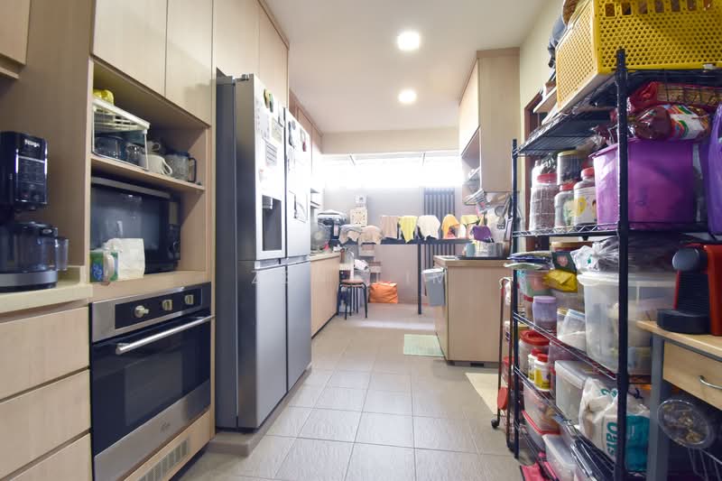 Jalan bangsawan/Opera estate/Siglap/Aida st/Fogaro st/East Coast, Aida St, 4 Bedrooms, 2,500 sqft, Terraced House For Sale, by Zen Lim, 500137687 - Kitchen - PropertyGuru.com.sg