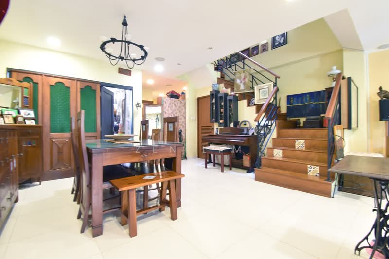 Jalan bangsawan/Opera estate/Siglap/Aida st/Fogaro st/East Coast, Aida St, 4 Bedrooms, 2,500 sqft, Terraced House For Sale, by Zen Lim, 500137687 - Living Room - PropertyGuru.com.sg