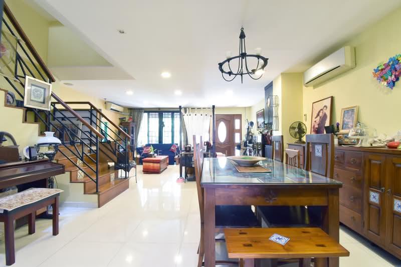 Jalan bangsawan/Opera estate/Siglap/Aida st/Fogaro st/East Coast, Aida St, 4 Bedrooms, 2,500 sqft, Terraced House For Sale, by Zen Lim, 500137687 - Living Room - PropertyGuru.com.sg