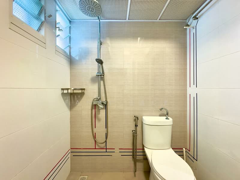 620B Tampines Street 61, 620B Tampines Street 61, 3 Bedrooms, 1,001 sqft, HDB Flat For Sale, by Farah Zack, 500137708 - Bathroom - PropertyGuru.com.sg