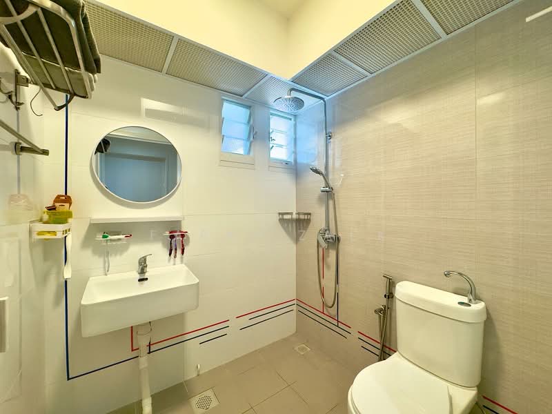 620B Tampines Street 61, 620B Tampines Street 61, 3 Bedrooms, 1,001 sqft, HDB Flat For Sale, by Farah Zack, 500137708 - Bathroom - PropertyGuru.com.sg