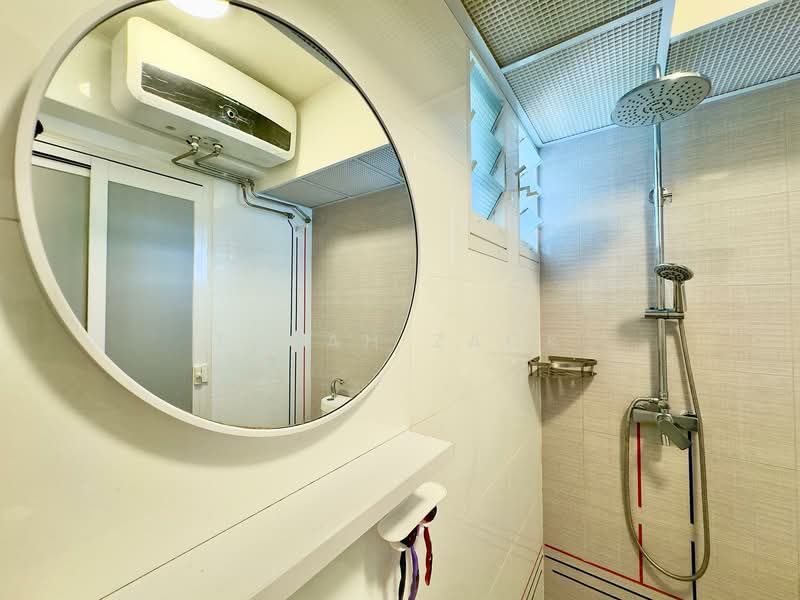 620B Tampines Street 61, 620B Tampines Street 61, 3 Bedrooms, 1,001 sqft, HDB Flat For Sale, by Farah Zack, 500137708 - Bathroom - PropertyGuru.com.sg