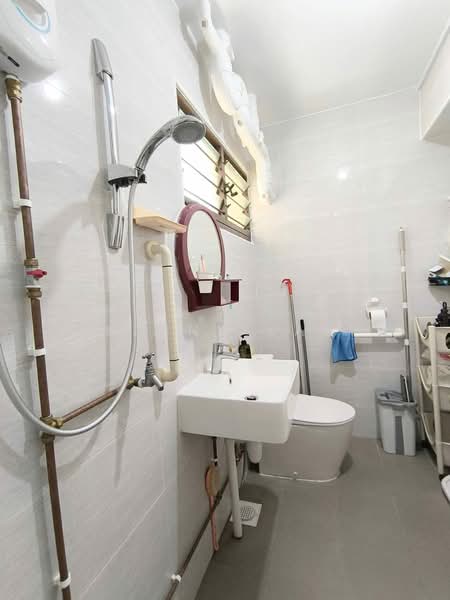935 Yishun Central 1, 935 Yishun Central 1, Room Rental, 110 sqft, HDB Flat For Rent, by Kenny Kan, 500137710 - Bathroom - PropertyGuru.com.sg