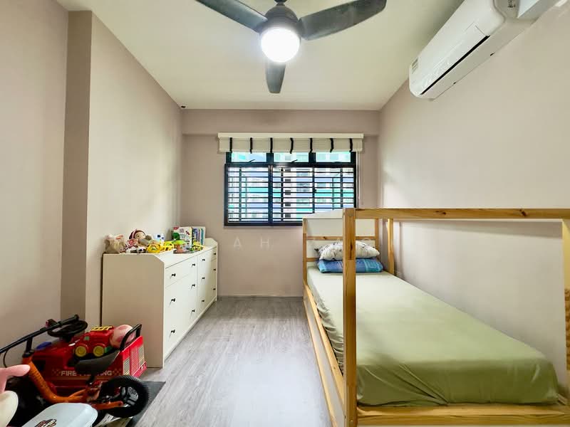 808A Choa Chu Kang Avenue 1, 808A Choa Chu Kang Avenue 1, 3 Bedrooms, 990 sqft, HDB Flat For Sale, by Farah Zack, 500137714 - Bedroom - PropertyGuru.com.sg