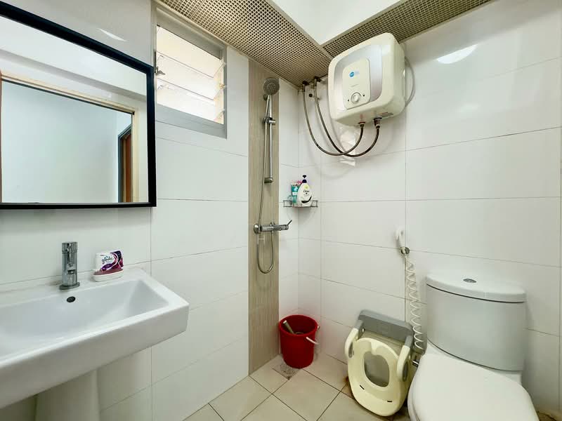 890A Tampines Avenue 1, 890A Tampines Avenue 1, 2 Bedrooms, 743 sqft, HDB Flat For Sale, by Farah Zack, 500137720 - Bathroom - PropertyGuru.com.sg