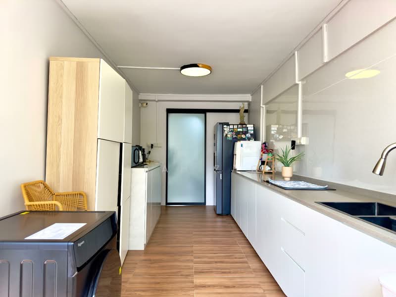 337 Bukit Batok Street 34, 337 Bukit Batok Street 34, 3 Bedrooms, 1,119 sqft, HDB Flat For Sale, by Farah Zack, 500137723 - Kitchen - PropertyGuru.com.sg