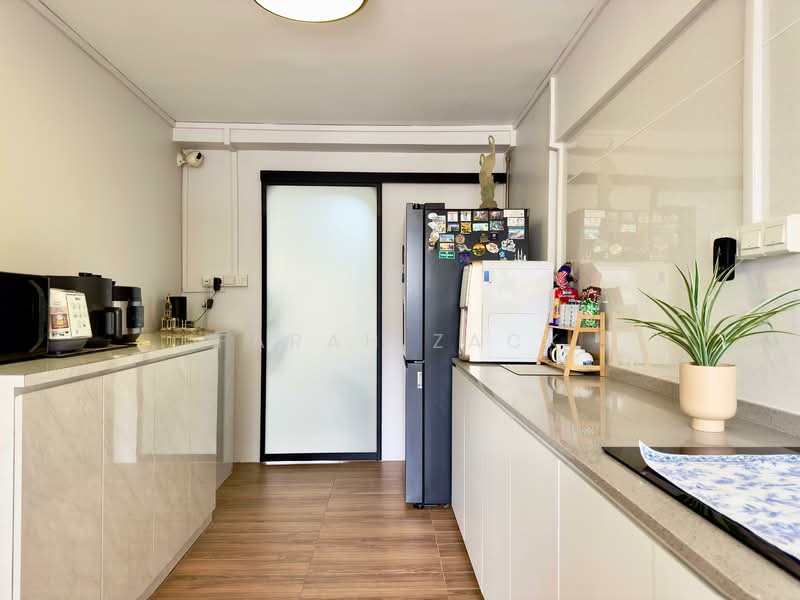 337 Bukit Batok Street 34, 337 Bukit Batok Street 34, 3 Bedrooms, 1,119 sqft, HDB Flat For Sale, by Farah Zack, 500137723 - Kitchen - PropertyGuru.com.sg