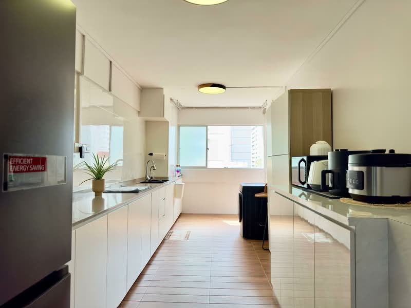 337 Bukit Batok Street 34, 337 Bukit Batok Street 34, 3 Bedrooms, 1,119 sqft, HDB Flat For Sale, by Farah Zack, 500137723 - Kitchen - PropertyGuru.com.sg