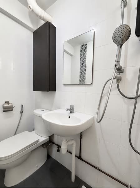 121 Yishun Street 11, 121 Yishun Street 11, 2 Bedrooms, 764 sqft, HDB Flat For Sale, by Jason Liew 俊明, 500137728 - PropertyGuru.com.sg