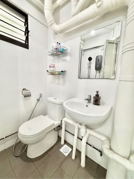 121 Yishun Street 11, 121 Yishun Street 11, 2 Bedrooms, 764 sqft, HDB Flat For Sale, by Jason Liew 俊明, 500137728 - PropertyGuru.com.sg