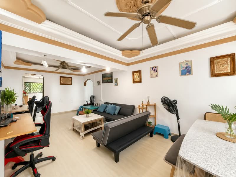 260 Bukit Batok East Avenue 4, 260 Bukit Batok East Avenue 4, 3 Bedrooms, 1,108 sqft, HDB Flat For Sale, by Asyraaf TCR, 500137729 - Living Room - PropertyGuru.com.sg