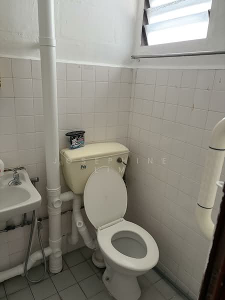 346 Ang Mo Kio Avenue 3, 346 Ang Mo Kio Avenue 3, 2 Bedrooms, 785 sqft, HDB Flat For Rent, by Josephine Lim, 500137738 - Bathroom - PropertyGuru.com.sg