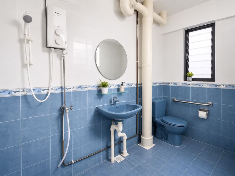 404 Jurong West Street 42, 404 Jurong West Street 42, 3 Bedrooms, 1,119 sqft, HDB Flat For Sale, by John Lee, 500137741 - Bathroom - PropertyGuru.com.sg