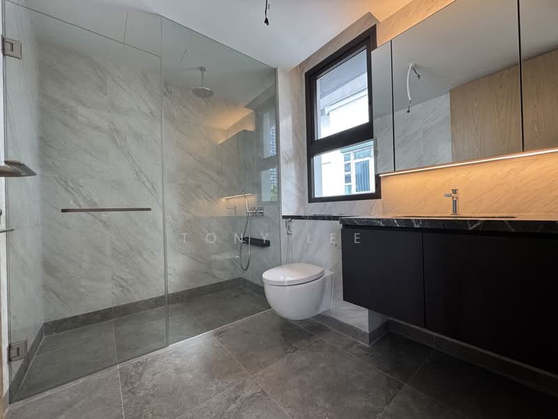 Shrewsbury Road, Shrewsbury Road, 6 Bedrooms, 6,926 sqft, Corner Terrace For Sale, by Tony Lee, 500137748 - Bathroom - PropertyGuru.com.sg