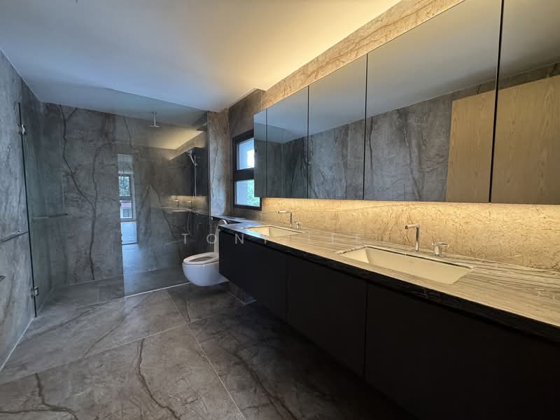 Shrewsbury Road, Shrewsbury Road, 6 Bedrooms, 6,926 sqft, Corner Terrace For Sale, by Tony Lee, 500137748 - Bathroom - PropertyGuru.com.sg