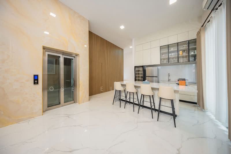 Serangoon Garden Estate, Chartwell Drive, 8 Bedrooms, 9,600 sqft, Semi-Detached House For Sale, by Moses Elson Yeo, 500137766 - Kitchen - PropertyGuru.com.sg