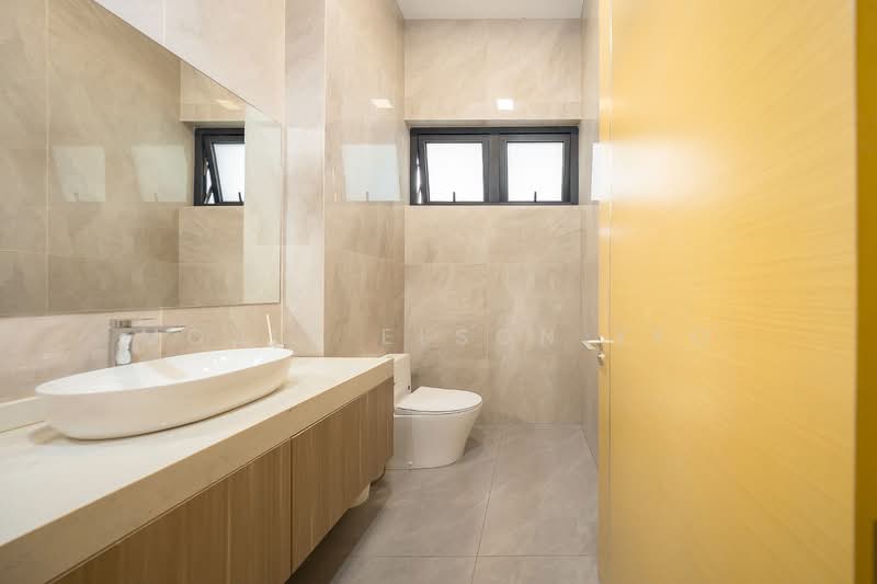 Serangoon Garden Estate, Chartwell Drive, 8 Bedrooms, 9,600 sqft, Semi-Detached House For Sale, by Moses Elson Yeo, 500137766 - Bathroom - PropertyGuru.com.sg