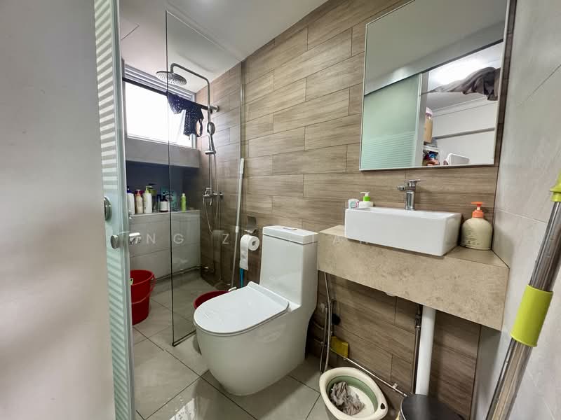 Pine Grove, 1P Pine Grove, 4 Bedrooms, 1,750 sqft, Condominium For Rent, by Ng Zi Liang, 500137836 - Bathroom - PropertyGuru.com.sg
