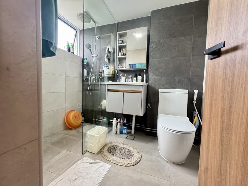 Pine Grove, 1P Pine Grove, 4 Bedrooms, 1,750 sqft, Condominium For Rent, by Ng Zi Liang, 500137836 - Bathroom - PropertyGuru.com.sg