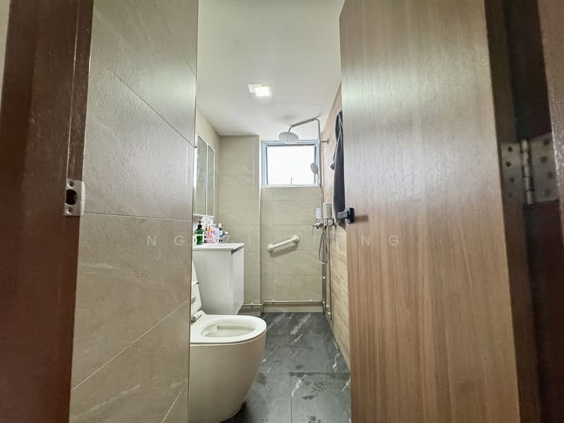 Pine Grove, 1P Pine Grove, 4 Bedrooms, 1,750 sqft, Condominium For Rent, by Ng Zi Liang, 500137836 - Bathroom - PropertyGuru.com.sg