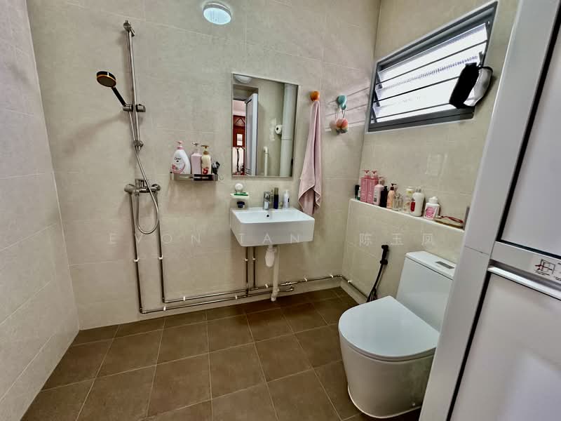 759 Choa Chu Kang North 5, 759 Choa Chu Kang North 5, 4 Bedrooms, 1,572 sqft, HDB Flat For Sale, by Evon Tan 陈玉凤, 500137847 - Bathroom - PropertyGuru.com.sg