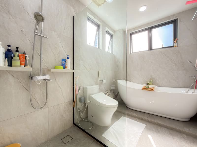 Cheap! Rare! Renovated 2.5 Storey Semi-D @ Seletar Hills, Greenwich, Yio Chu Kang, Seletar Hills Estate Rare! Renovated 2.5 Storey Semi-D @ Seletar Hills, Greenwich, Yio Chu Kang, 5 Bedrooms, 4,300 sqft, Semi-Detached House For Sale, by Jeannie Anastasia Koe 高晶晶, 500137851 - Bathroom - PropertyGuru.com.sg
