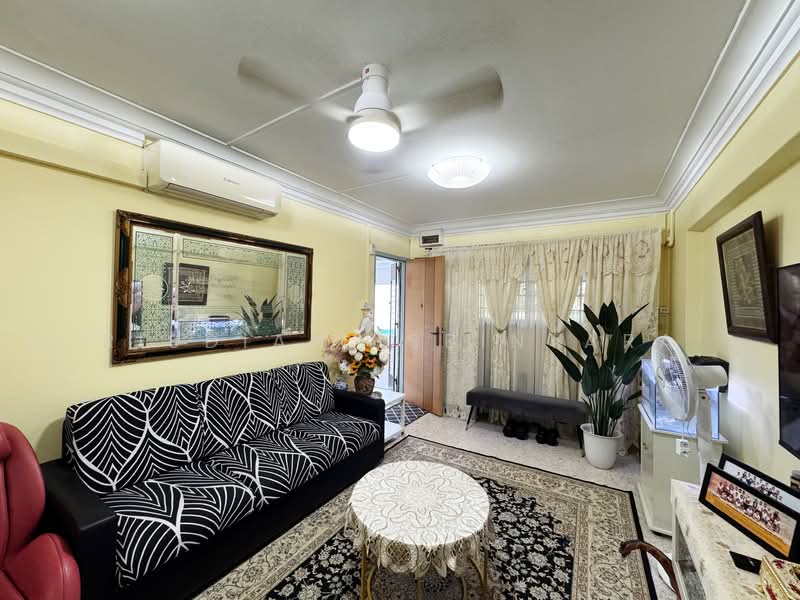 235 Tampines Street 21, 235 Tampines Street 21, 2 Bedrooms, 797 sqft, HDB Flat For Sale, by Risdian Isbintara, 500137852 - Living Room - PropertyGuru.com.sg