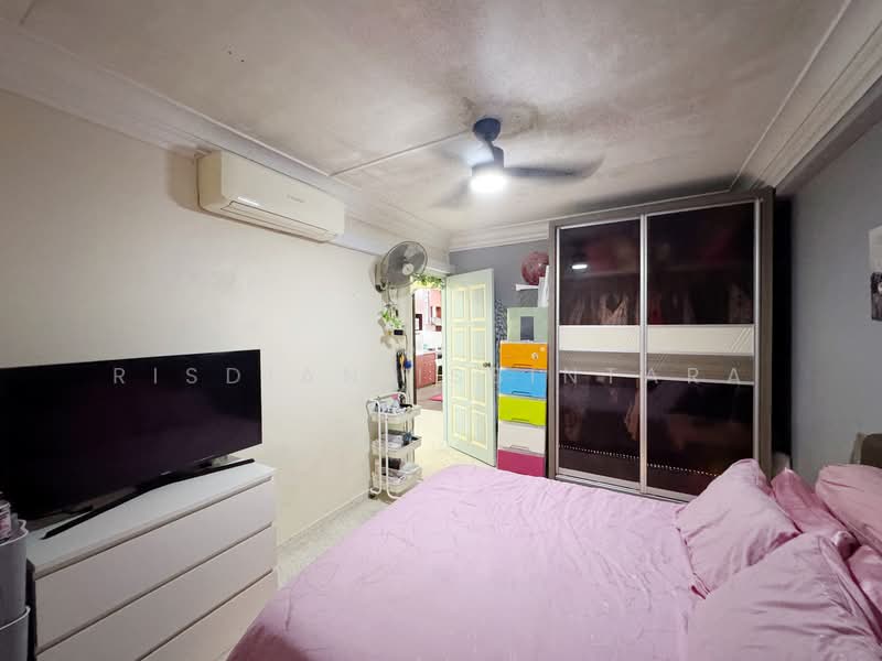 235 Tampines Street 21, 235 Tampines Street 21, 2 Bedrooms, 797 sqft, HDB Flat For Sale, by Risdian Isbintara, 500137852 - Bedroom - PropertyGuru.com.sg