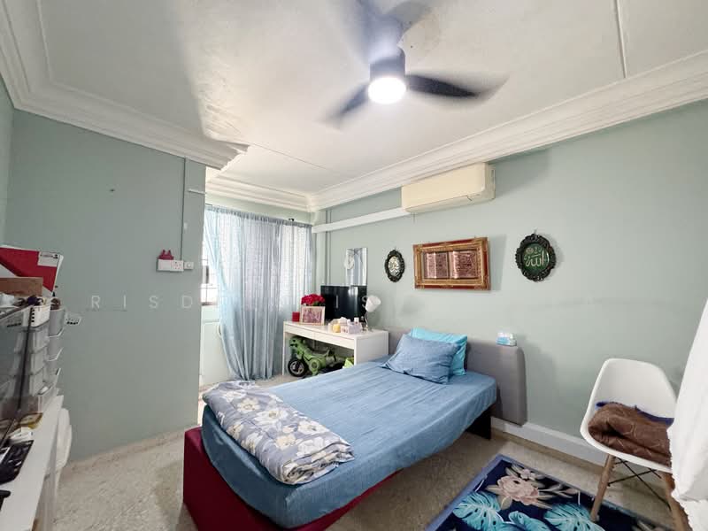 235 Tampines Street 21, 235 Tampines Street 21, 2 Bedrooms, 797 sqft, HDB Flat For Sale, by Risdian Isbintara, 500137852 - Bedroom - PropertyGuru.com.sg