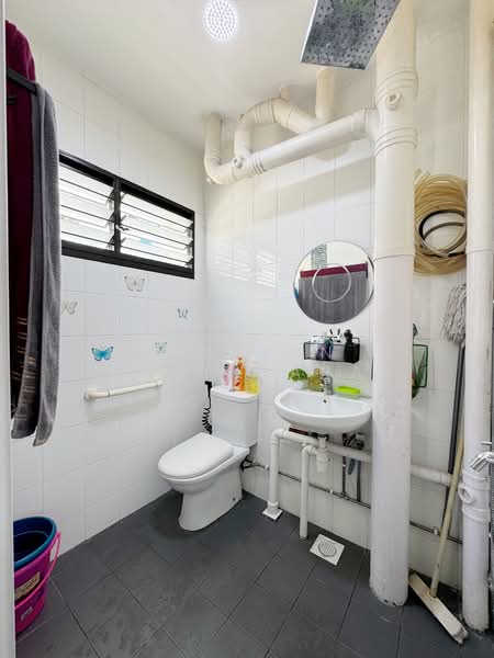 235 Tampines Street 21, 235 Tampines Street 21, 2 Bedrooms, 797 sqft, HDB Flat For Sale, by Risdian Isbintara, 500137852 - Bathroom - PropertyGuru.com.sg